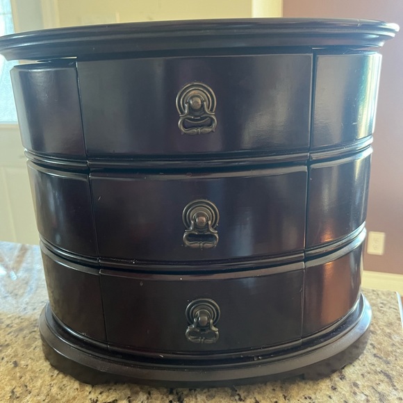 Jewelry Box - Picture 1 of 4